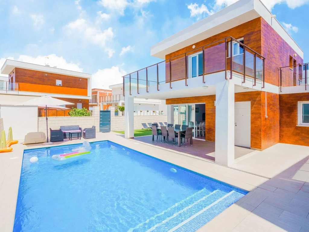 Sunny Villa With Private Pool