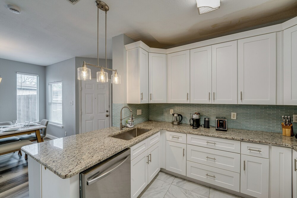 Pet Friendly! Renovated Arlington Home Near At&t