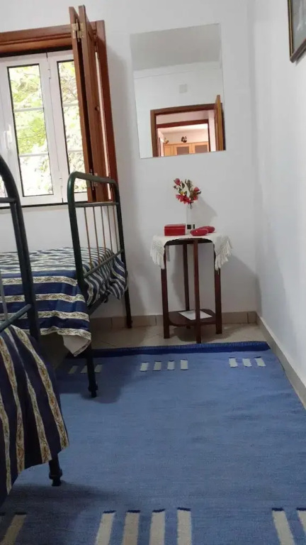 2-Bedrooms Sleeps 4 10 min drive to Coimbra