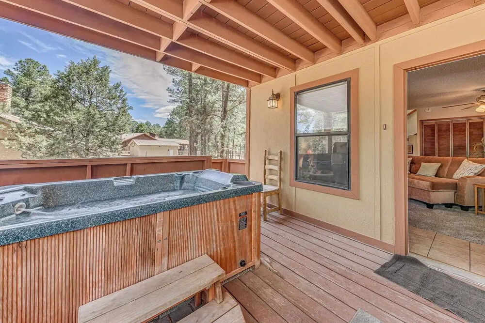 Condo w/ Hot Tub ~ 4 Miles to Ruidoso Winter Park!