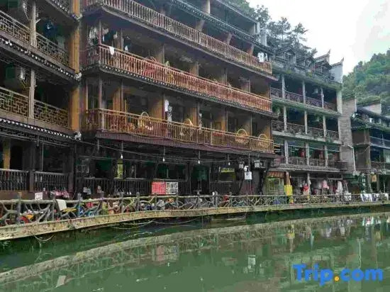 Jiuqi Shuidiao Getou Diaojiaolou Hotel