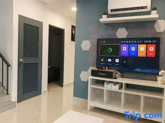 Pelangi JB Landed D'Pickeball Fun House 5BR14pax