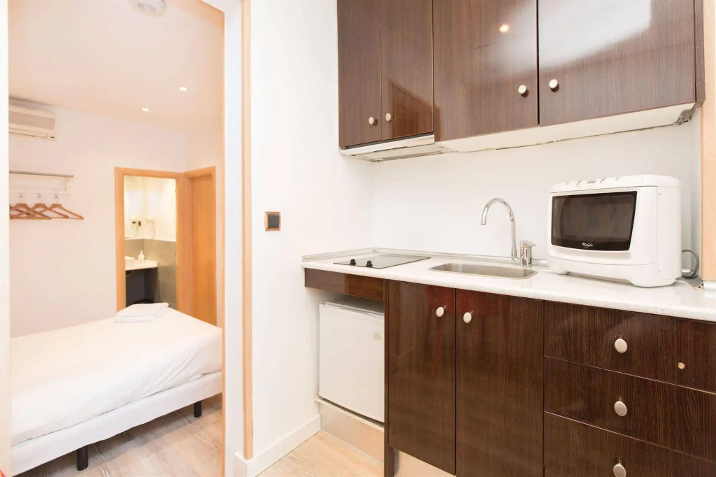 AinB Las Ramblas Colón Apartments