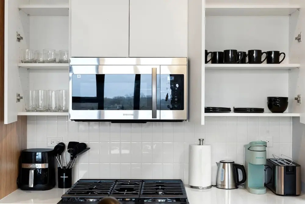Edgewater Gem Stylish 2BR Apartment Near Lake