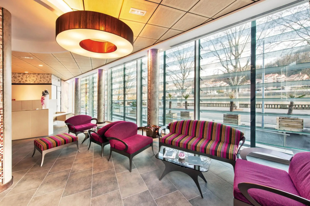 Отель Spark by Hilton Lyon Ouest