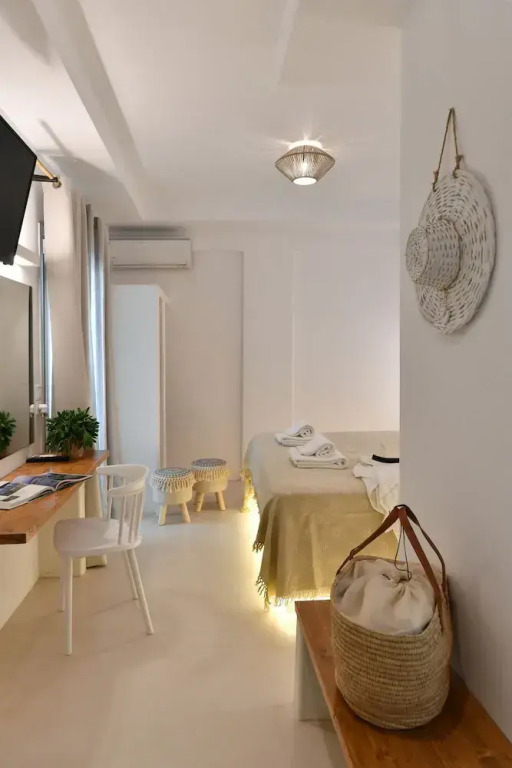Ammos Luxury Rooms & Home