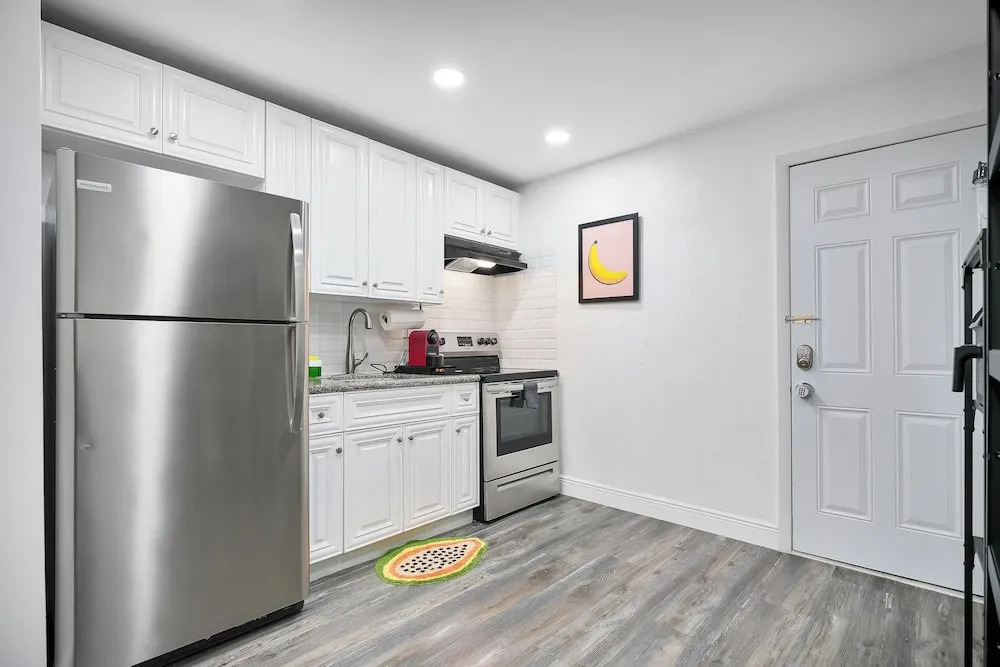 28 Guest - 4 Kitchens. Jungle Retreat in Heart Wynwood
