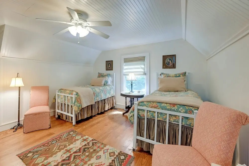 'smallwood' Cute Highlands Home w/ Screened Porch!
