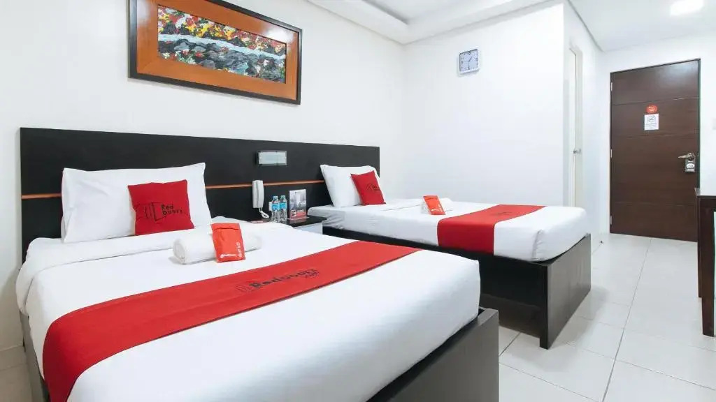 RedDoorz Plus at Evangelista Street Makati