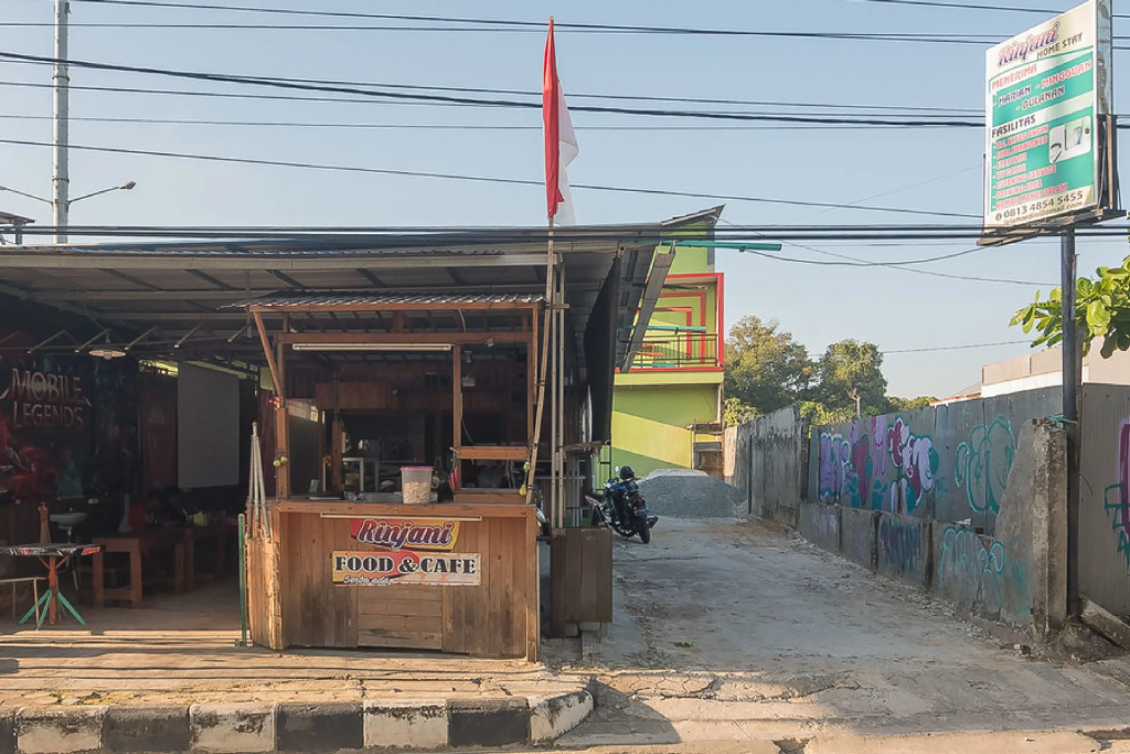 RedDoorz near Living Plaza Balikpapan 2