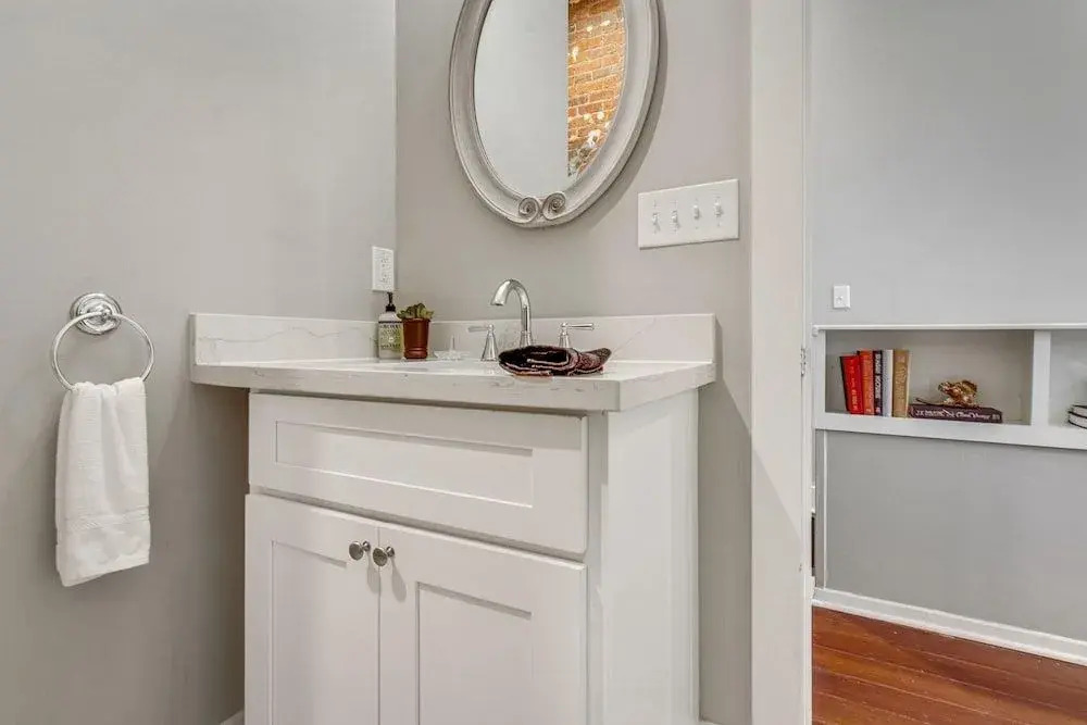 Luxurious Lower Garden District Condo w/ Balcony!