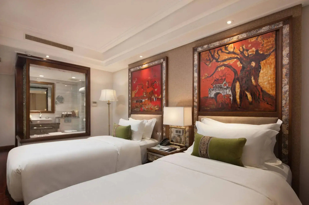 Peridot Gallery Classic Hotel