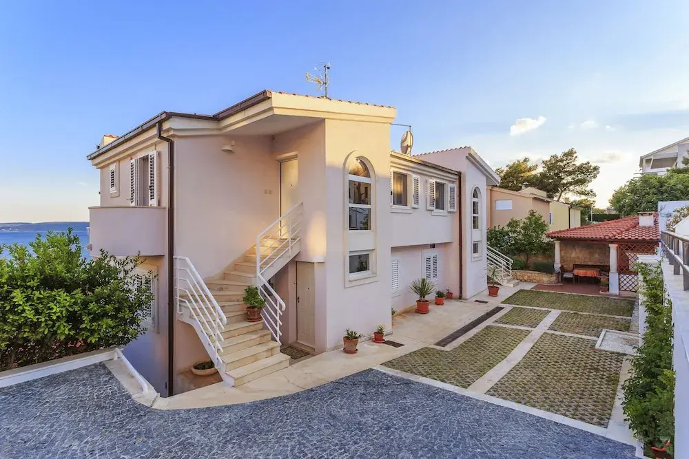 Villa Lola