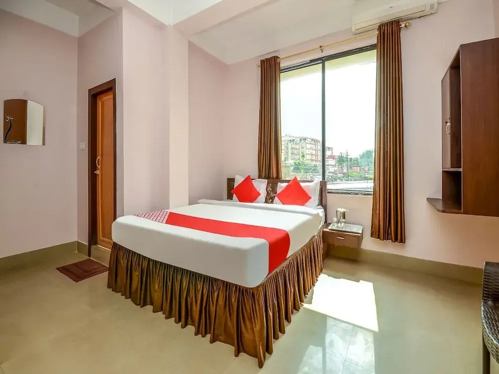 OYO 41030 Palacia Inn