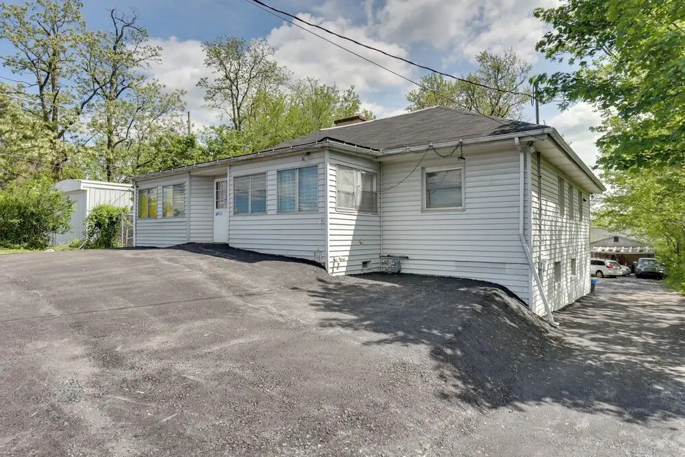 9 Mi to Hersheypark: Spacious Home w/ Deck