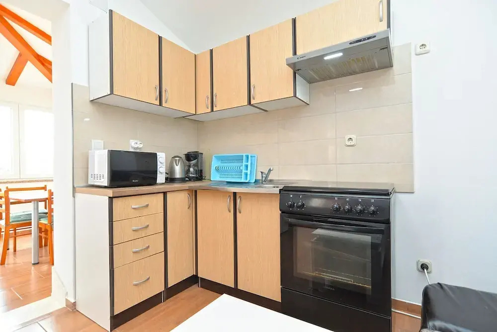 Apartment 1985