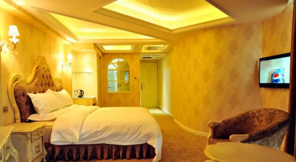 Zerun Hotel (Chengdu Southwest Jiaotong University Subway) Station)