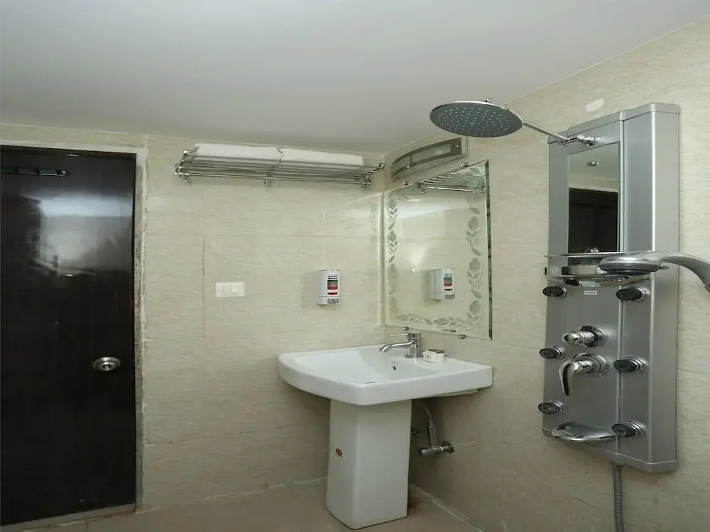 FabHotel CSFC