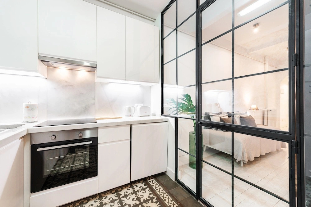 2 Bd Apartment Exclusive Location in Golden Mile. Velazquez II