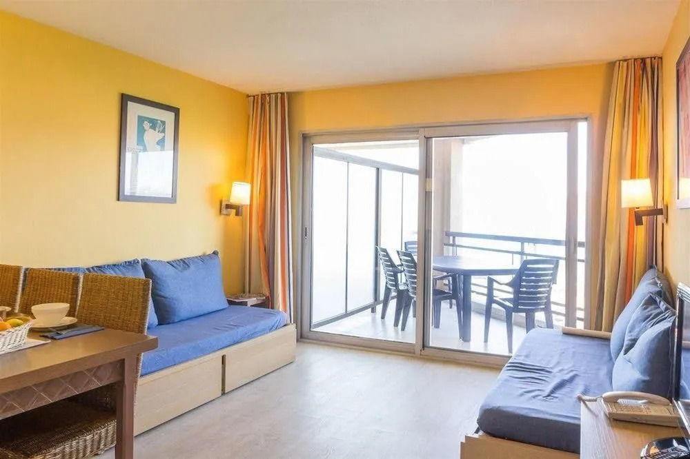 Cannes Beach 514