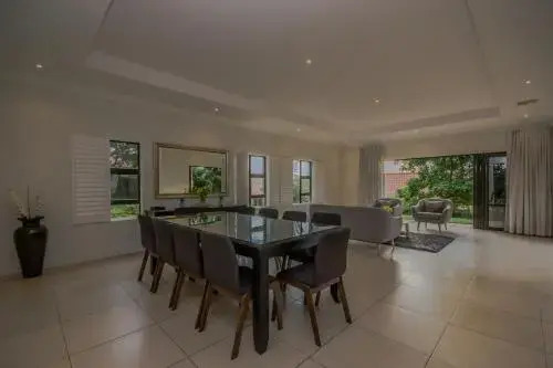 8 Tinderwood Lane