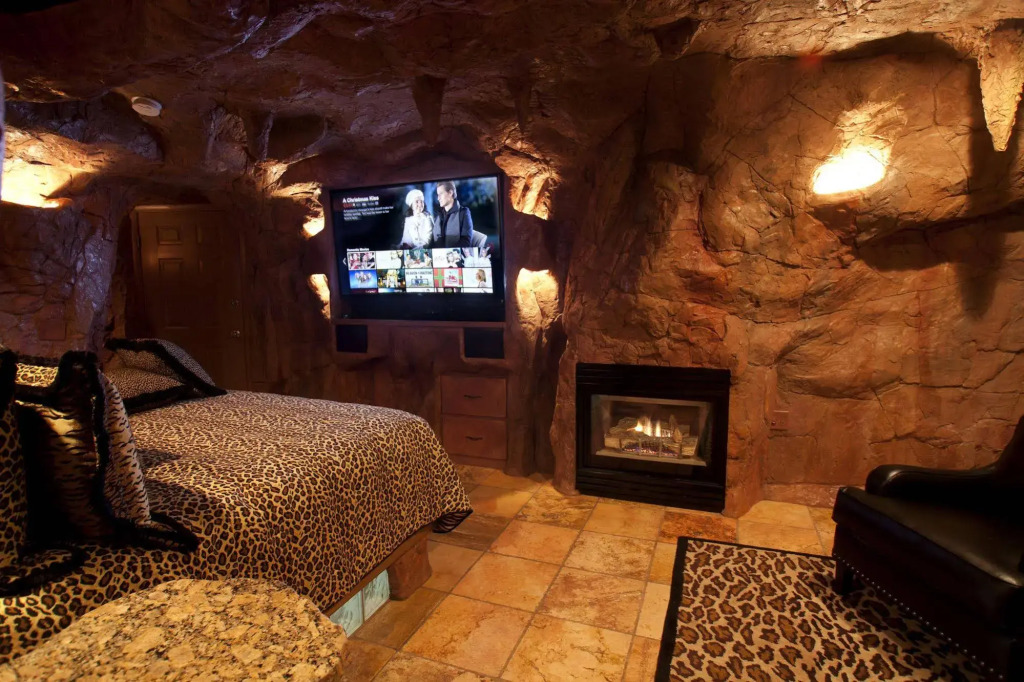 Black Swan Inn Luxurious Theme Rooms