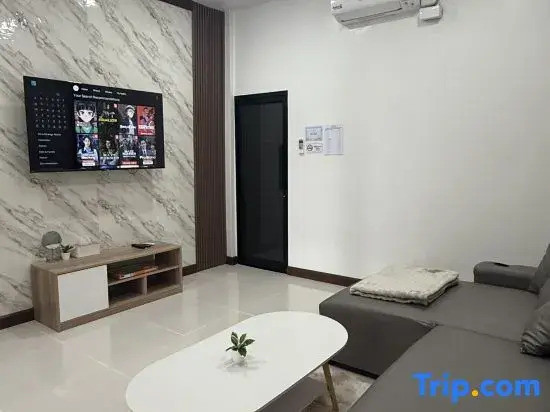 O Pha Suk House (LeeGardens Plaza Hatyai) 5 mins