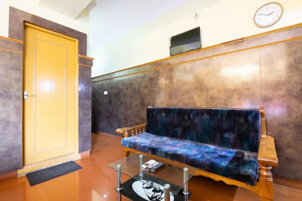 OYO 6889 Elite Deluxe Rooms