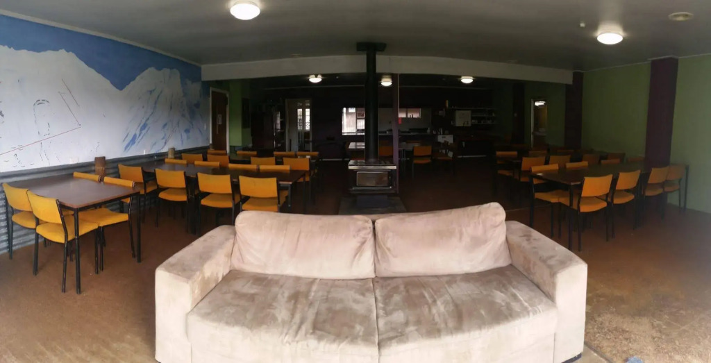 The Crossing Lodge & Backpackers