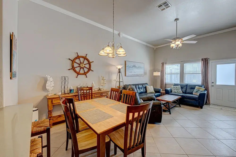 The Lah De Dah Sh302 2 Bedroom Condo by Redawning