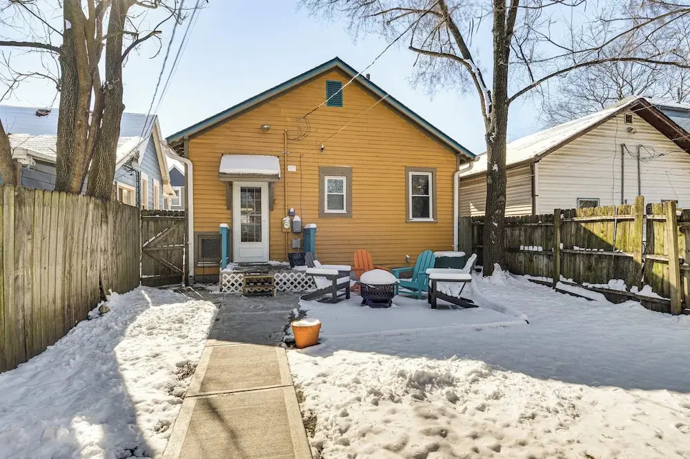 Retro-inspired Indy Home: Walk to Fountain Square!