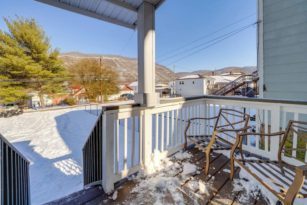 Explore New River Gorge! High-end Hinton Retreat