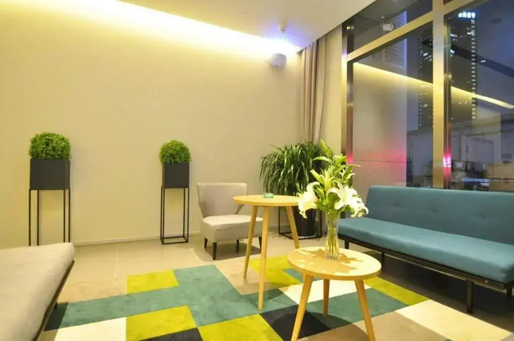 Home Inn Plus (Kunming Tongde Square Wanhong Road)