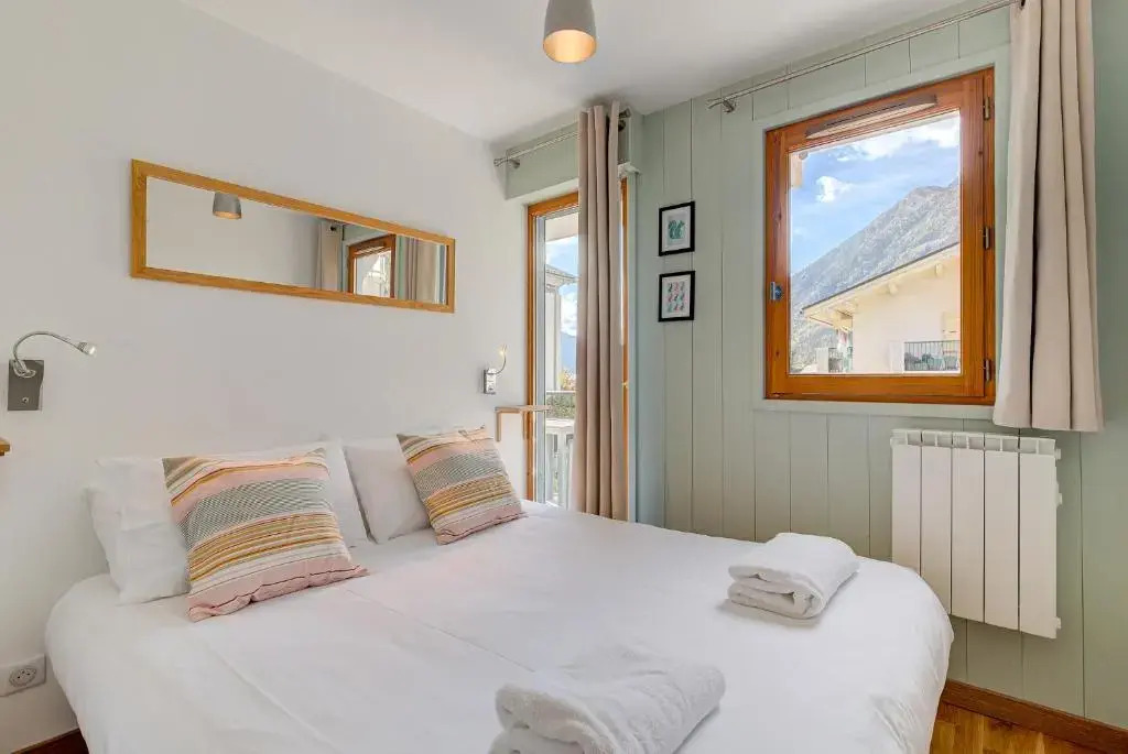 Apartment Fermes du Montenvers B11 - Alpes Travel - Central Chamonix - sleeps 4-5