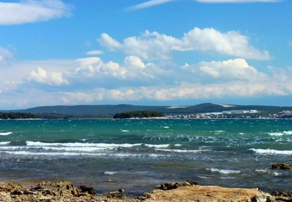 BOžICA - 30M FROM THE SEA - A1(4+1)