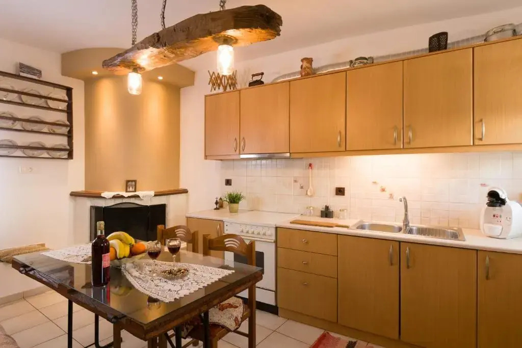 [kritsa house]