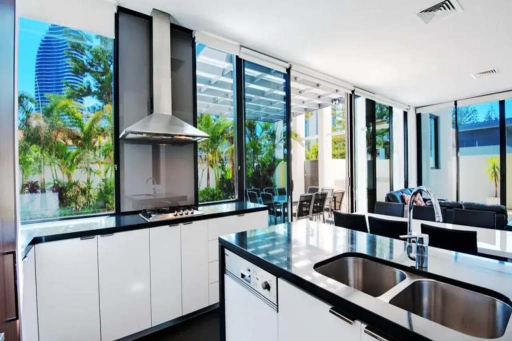 Ultra Broadbeach