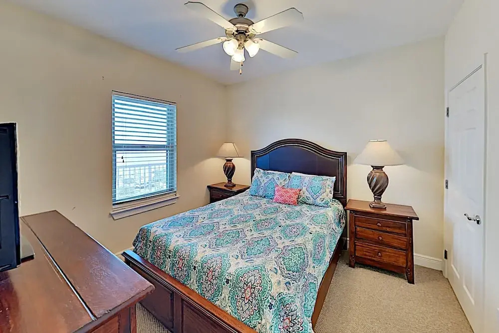 All-suite Gulf-front Getaway W/ Pools & Gym 2 Bedroom Condo