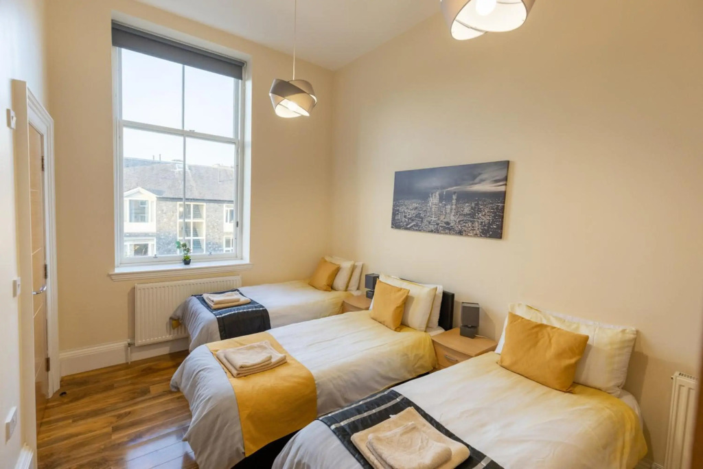 New 2 bed apartment with stunning views of Arthur Seat Mountain