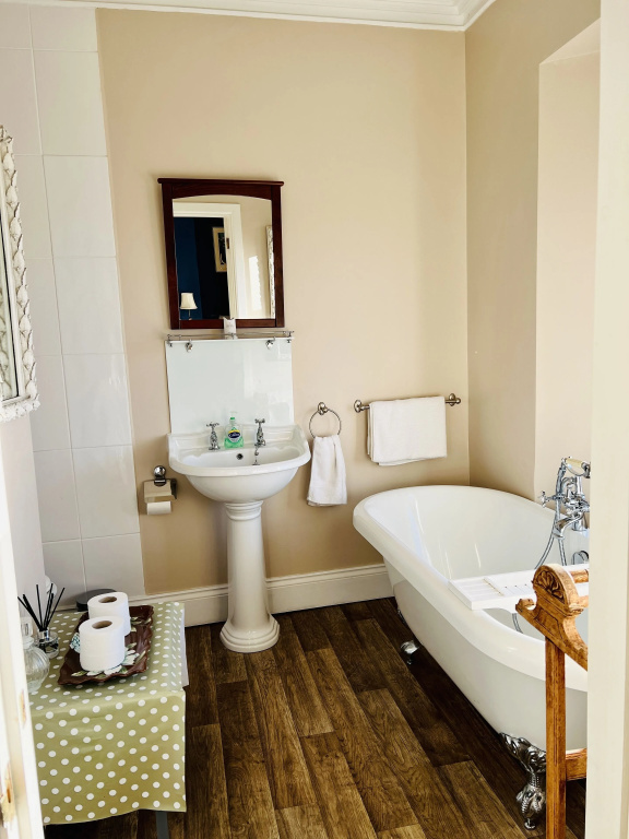 Ascot House Hotel