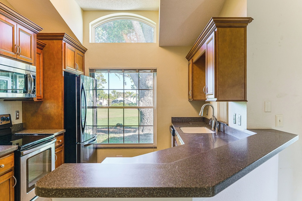 23 Mi to Disney: Family-friendly Golf Course Home!