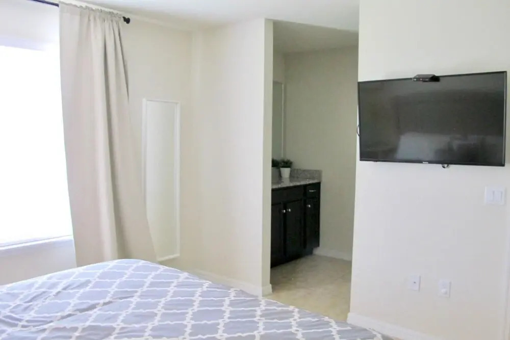 8BR Home - Near Disney - Private Pool and Hot Tub