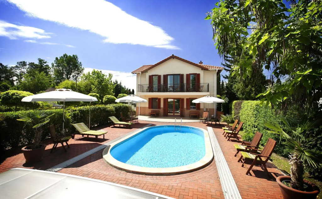 Hullám Villa B&B