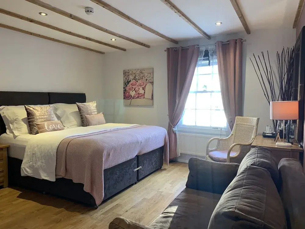 Bath House Hotel & Restaurant