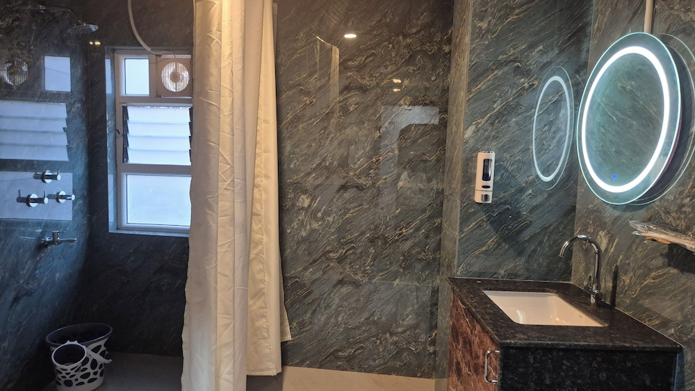 Kasa Courtyard Hotel