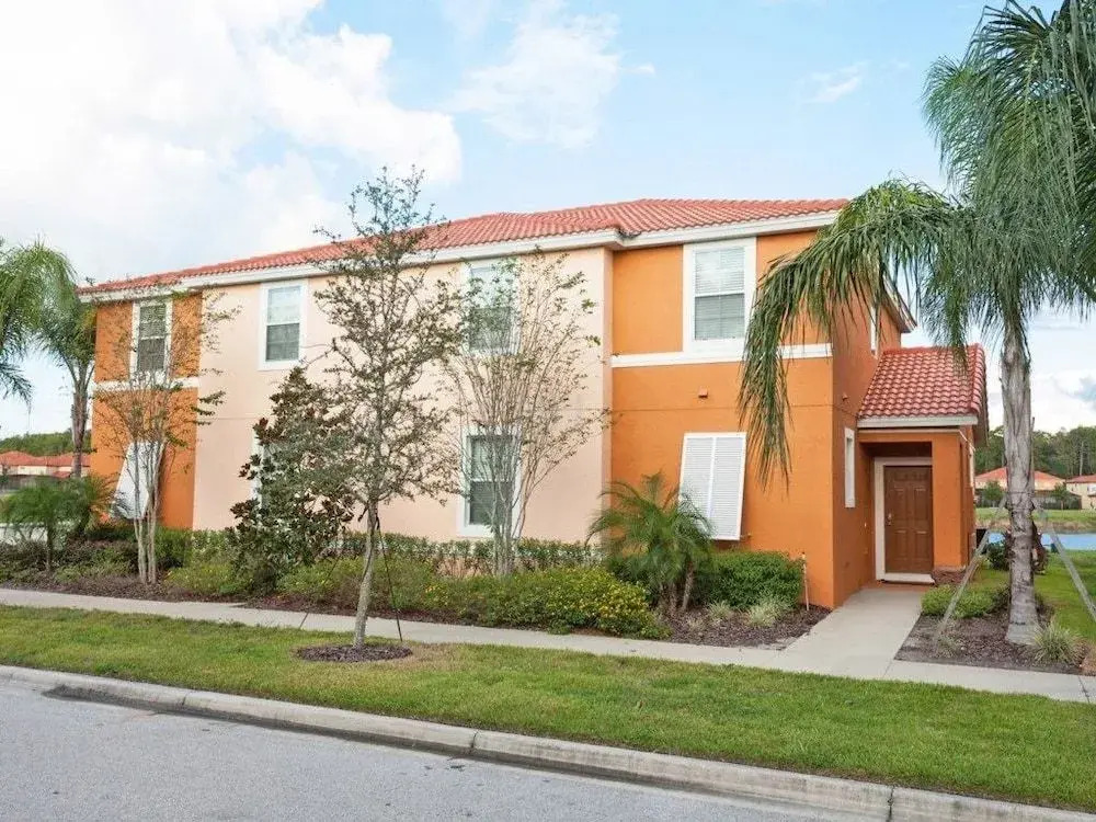 4BVT05LF51 Bella Vida Holiday Vacation Town Home by RedAwning