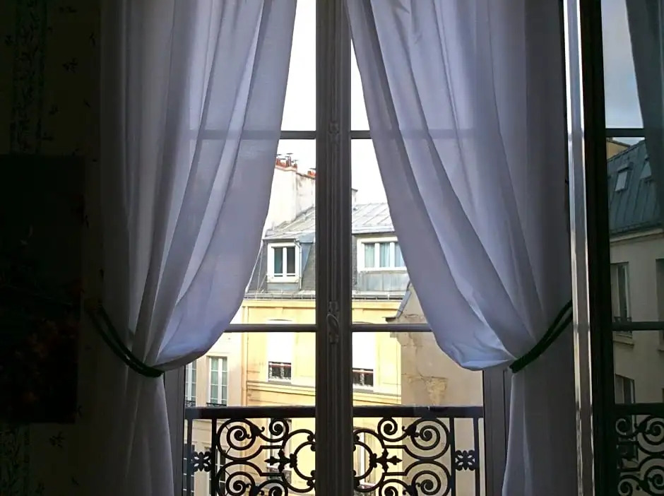 BED and BREAKFAST PARIS QUARTIER CHAMPS-ÉLYSÉES