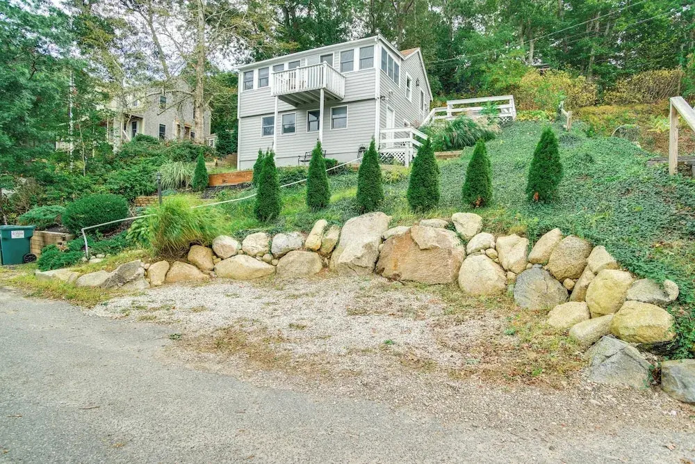 Swim & Fish On-site! Waterfront Cape Cod Cottage