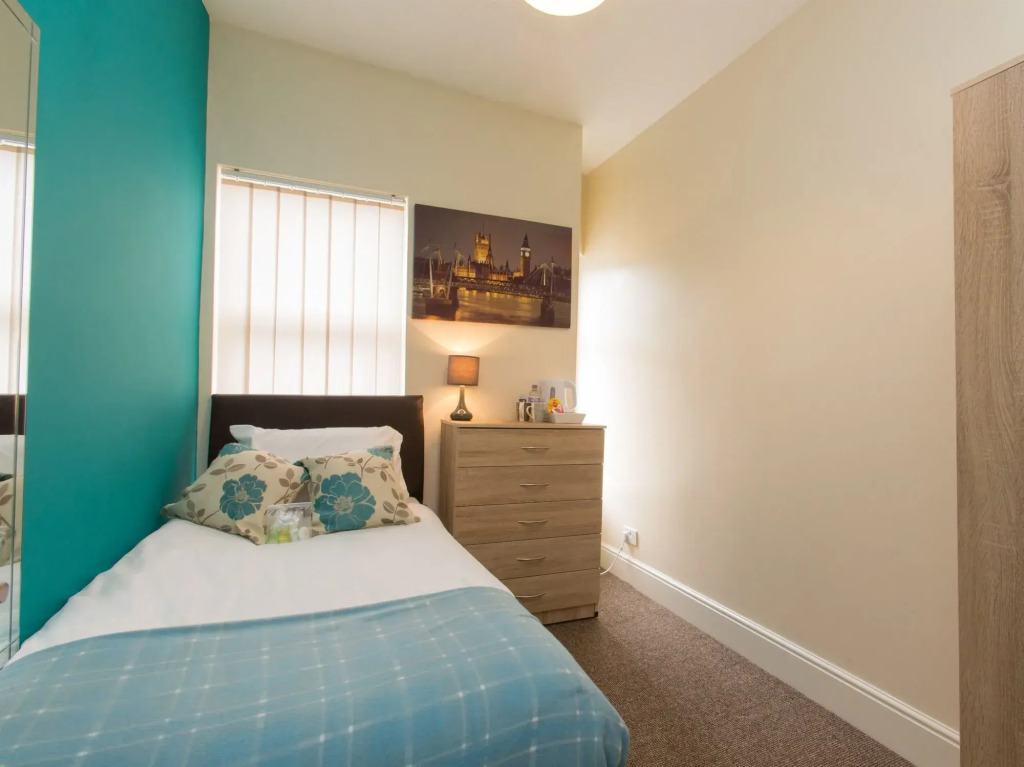 Town House @ Minshull New Road