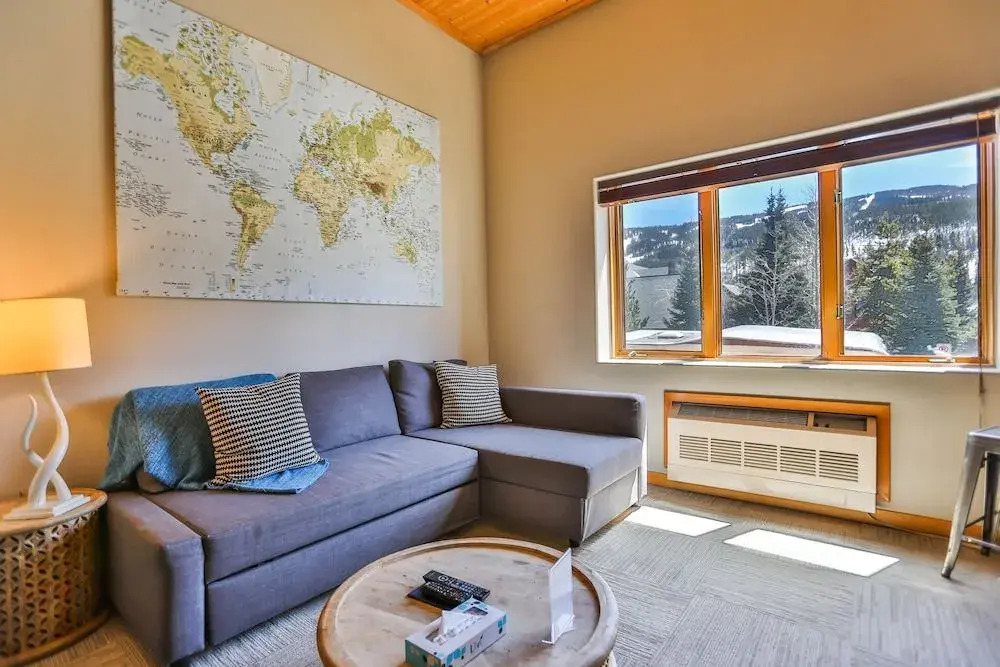 Gateway #5060 - Studio Br Condo